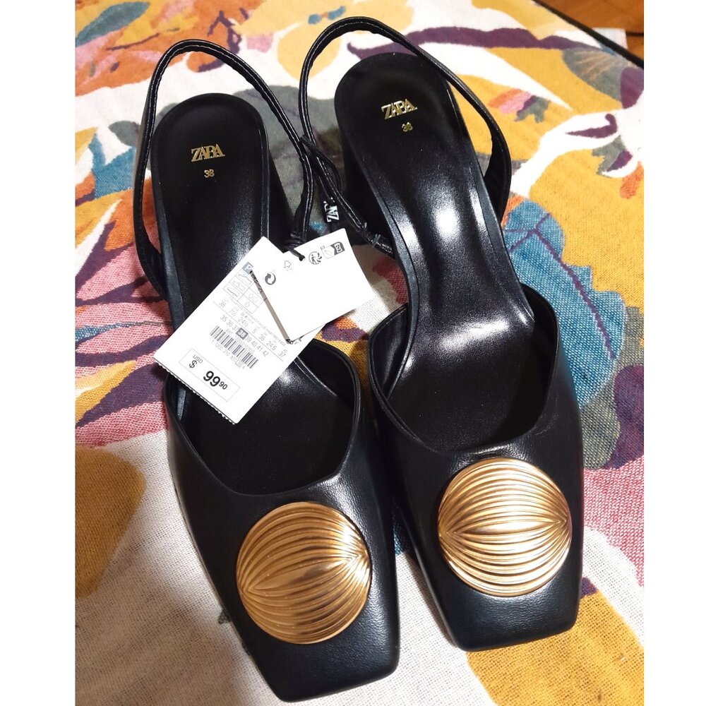 NWT (SMALL SPOT)ZARA Black Leather Large Gold Medallion Slingback Mule sz 38 (8) - Picture 3 of 8